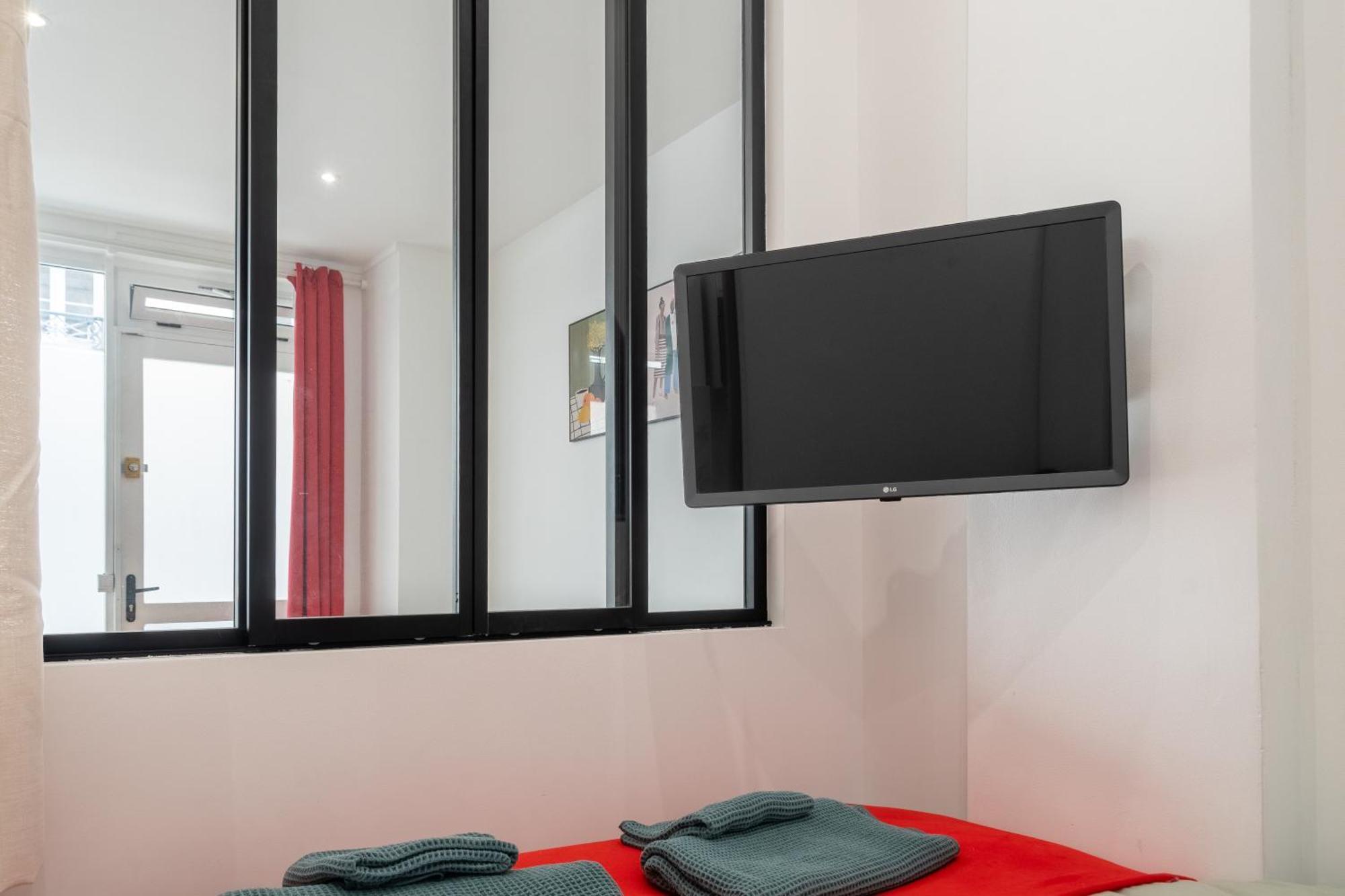 Lavie Maison Eiffel Ac Hot Tub Paris Bagian luar foto