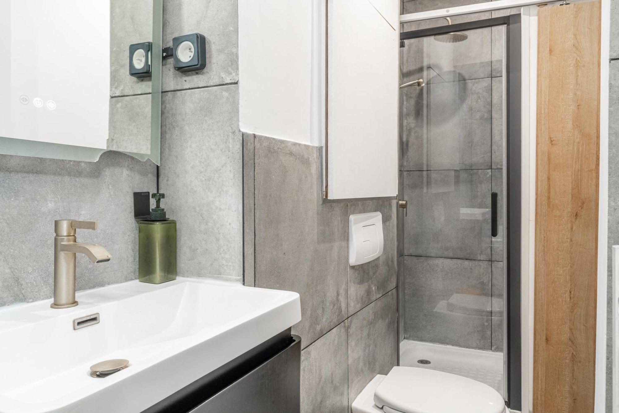 Lavie Maison Eiffel Ac Hot Tub Paris Bagian luar foto